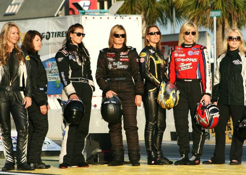women racing